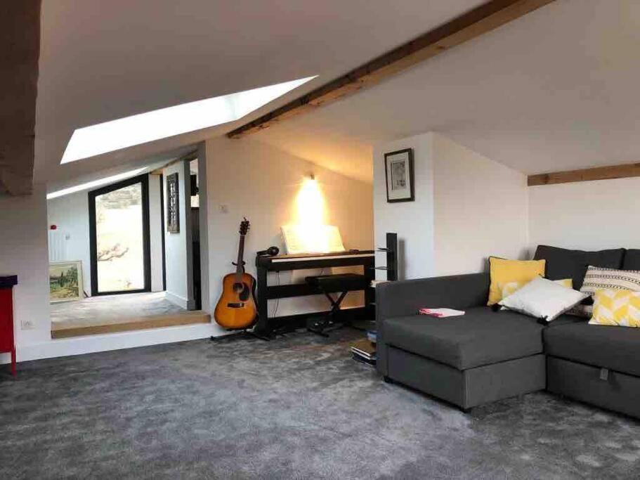 Maison De Vacances 220M2 Vue Lac Et Chateau Мантон-Сен-Бернар Экстерьер фото